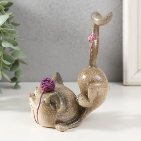 Souvenir Polystone Lac "cat plays with a ball" 9.5x8x12.5 cm-1