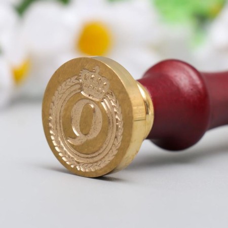 Printing for wax with a wooden handle "Crown with the letter Q" 9x2.5x2.5 cm-3