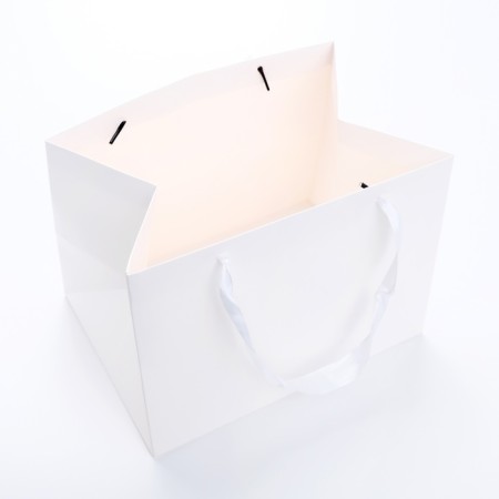 Gift package with a wide bottom of 25 x 19 x 18 cm, white-2