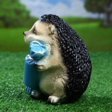 Garden figure "Hedgehog with candy" 13x11x16cm-4