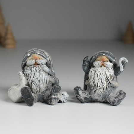Polystone souvenir "Gnome in a gray long cap with a candy/bag" mix 6x4x5.5 cm