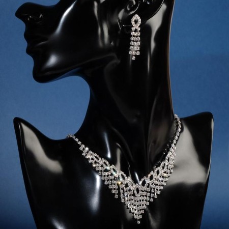 Set 2 objects: earrings, an “shine” necklace, white color in silver, 45 cm
