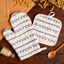 Kitchen set (2 objects) of the “Triangles” shares, a grade 17x17 cm, mittens 26x16 cm, 100% p/e