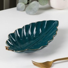 Ceramic serving dish 