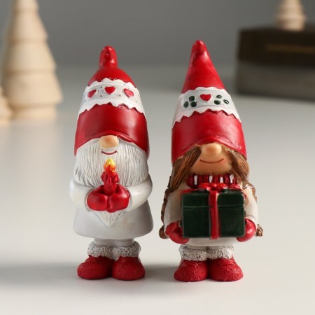 Polystone souvenir "Santa Claus with a candle/granny with a gift" MIX 6.5x4.5x10 cm