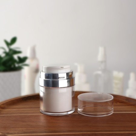 A bottle of storage with a dispenser of 30ml D5.4*5.4*7.6 cm Bel/silver dump-2