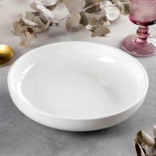 Porcelain plate, d = 23 cm
