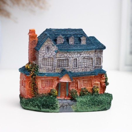 Figure "House" 8x9.5x8cm
