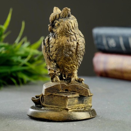 Figure "Filin on Books" Ogent gold 11x7x7cm-1