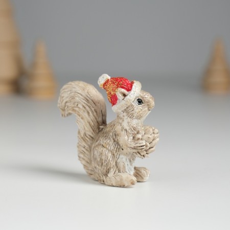 Polystone souvenir "Squirrel in red cap" mix 5x7.7x4.5 cm-3