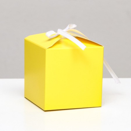 The box is folding, square, yellow, 8 x 8 x 8 cm,