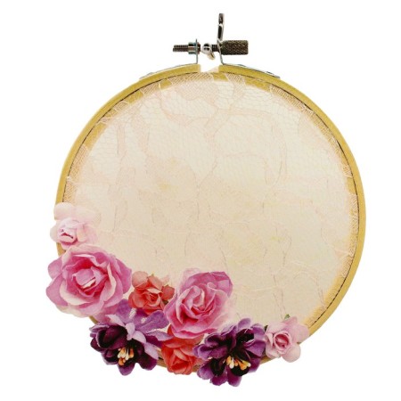 Application from textile details on the hoop "delicate flowers"