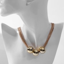 The necklace 