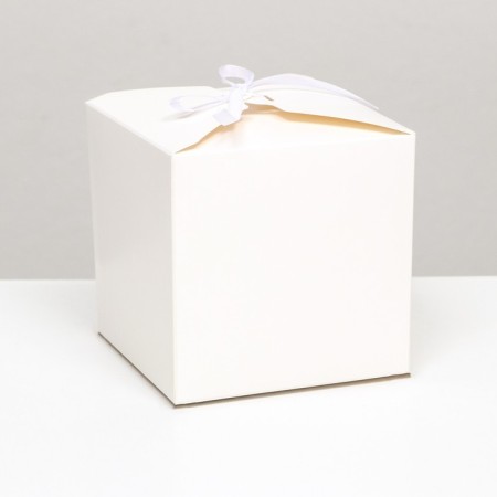 The box is folding, square, white, 12 x 12 x 12 cm,