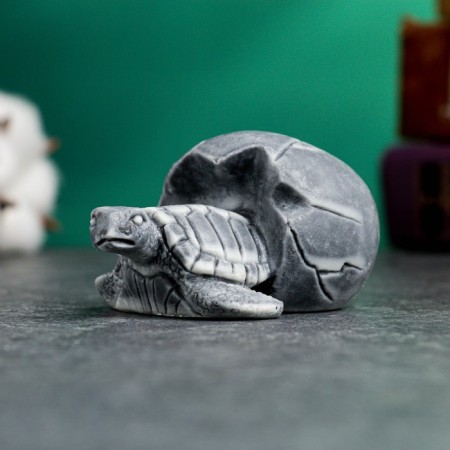 Figure "Birth of a turtle" 3.8cm-1