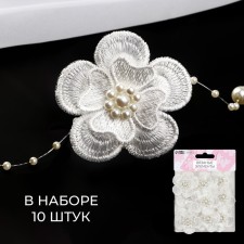 Knitted elements with beads 