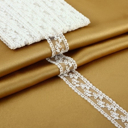 Lace on a grid 30 mm × 9 ± 0.5 m, white color
