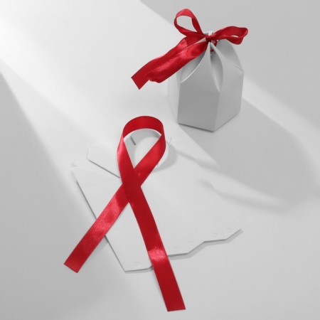 Gift box "Dome" 4 × 4, white-red-1