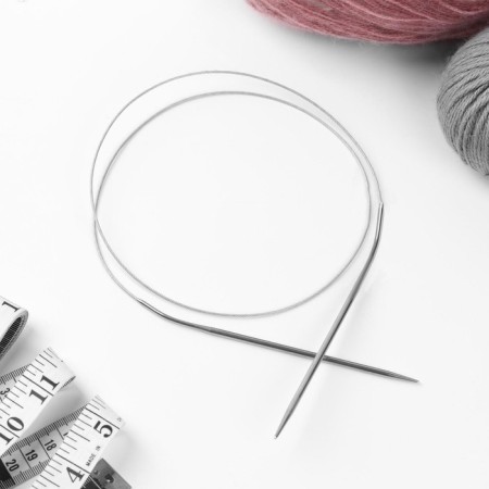 The knitting needles are circular, for knitting, with a metal cable, d = 3.5 mm, 14/100 cm-1