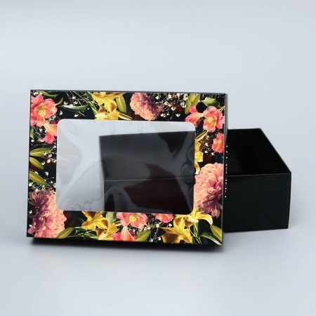 The box is folding, the cover is, "Present", 16.5 x 12.5 x 5.2 cm with a window-4