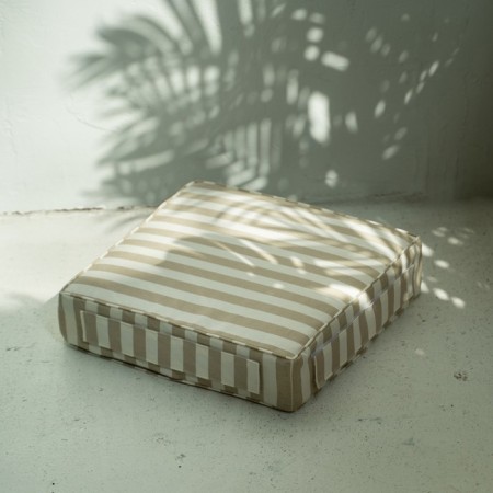Cambridge pillow-booster, size 40x40x10 cm