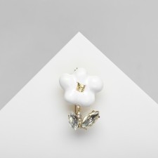 Brooch 