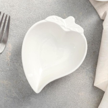 Strawberry saucer, 10.5 × 7.7 × 3 cm-1