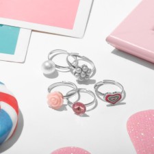 A set of children's rings 
