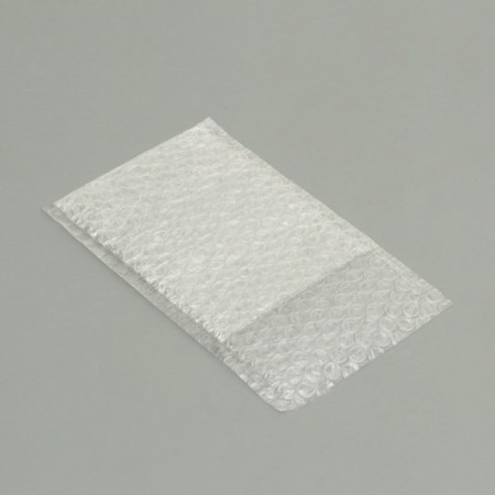 A package of runway with a valve, p/e, unpainted, 3 layers, 22 x 26 + 5 cm-1