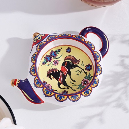 Top on a tea bag "A kettle with a horse"