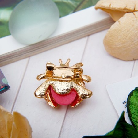 Brooch "God's Laying" mini, pink color in gold-1