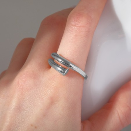 The ring “minimal” two lines, the color is silver, dimensionless-1