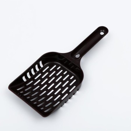 A scoop for cleaning a cat toilet, chocolate