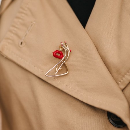 Brooch "Silhouette", red color in gold-2