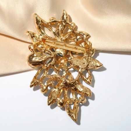 Brooch "Empress" dew, blue color in gold-1