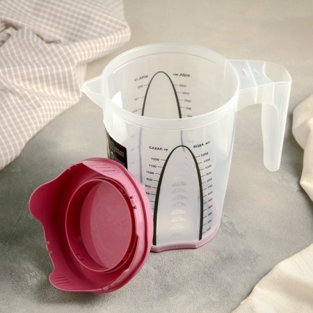 The capacity for the blender is measured, 1.5 l, color mix
