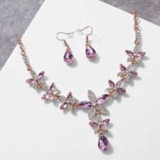 Set 2 objects: earrings, necklace 