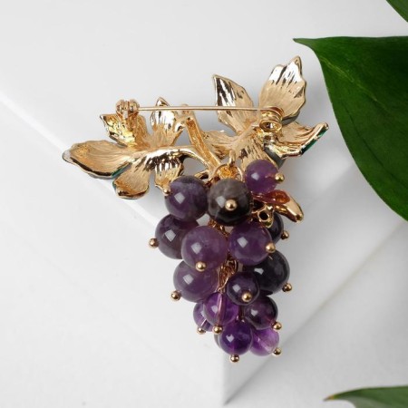 Brooch "Amethyst" grapes, mobile beads, green-violet color in gold-1