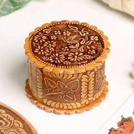 Casket "Bird in flowers", 40 x 25 mm, birch bark