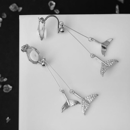 Clips "Feeling" whale tail, white color in silver-1