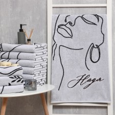 The towel is the nadia nadia nadia 70x130cm, 100% cotton, 420g/m2