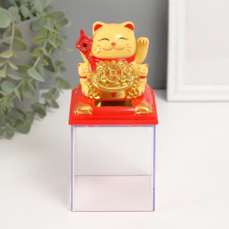 Plastic pendulum "Yellow manei-nako with kittens and gold" 8x8x8.2 cm-6