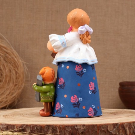 Kovrovsky toy "Baryshnya with children", ceramics-2