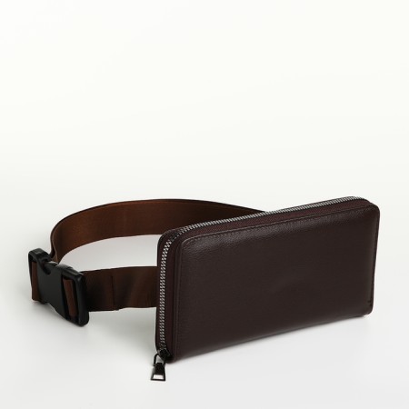 Male purse-clate on the zipper Textura, brown color