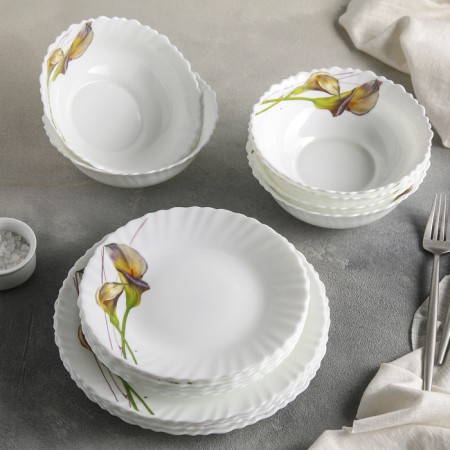 Service table shares "Wonderless Calles", 18 items: 6 plates d = 15/17.5/23 cm, glass ceramics