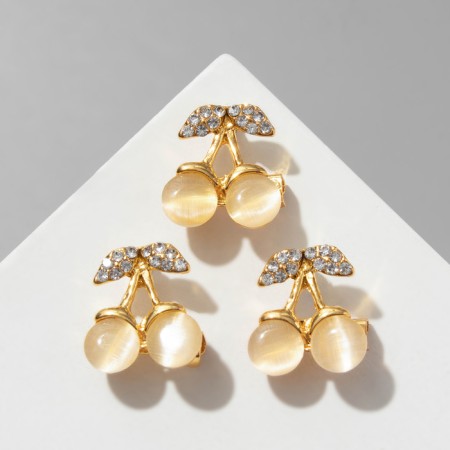 Brooch "Cherry" bulk, white color in yellow gold (indivisible packing 12 pcs., Price per pcs.)