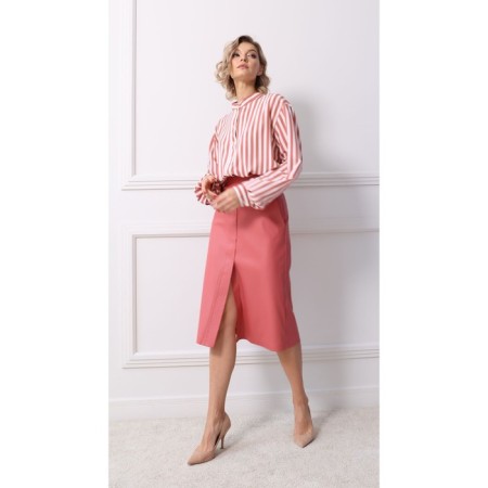 Skirt-trap is female, size 42