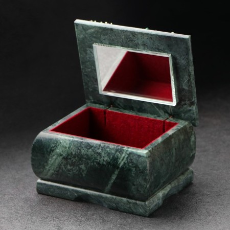 Casket, 10 x 8 x 6 cm, coil-2