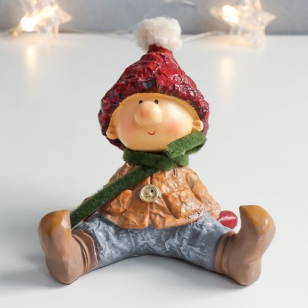 Polystone souvenir "Baby in a red hat and green scarf sits" 12.5x12x12.5 cm