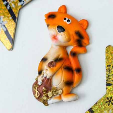 Magnet Polystone "Tigrush with a bag of gold coins" mix 7x4.7x1.8 cm-2